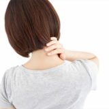 首や肩の力、抜けていますか？